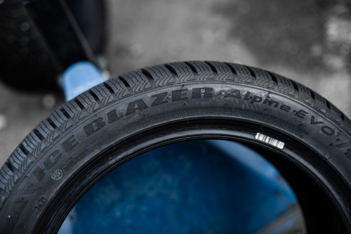 фото протектора и шины Ice Blazer Alpine EVO Шина Sailun ICE BLAZER Alpine EVO 235/40 R18 95V